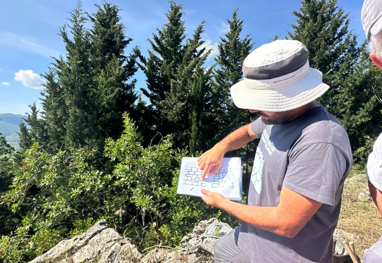 Izrada kamene klupe u sklopu radionice suhozida