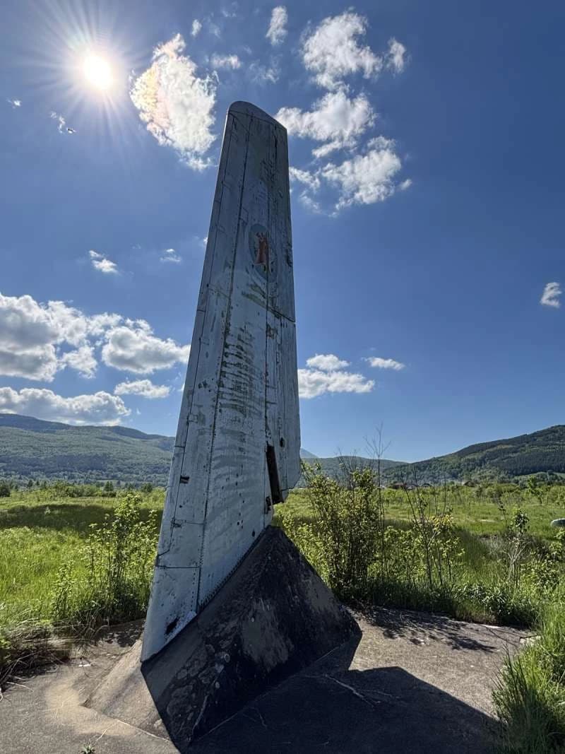 Uspomena na Franju Kluza i njegov avion ostala je sačuvana kroz skromni spomenik