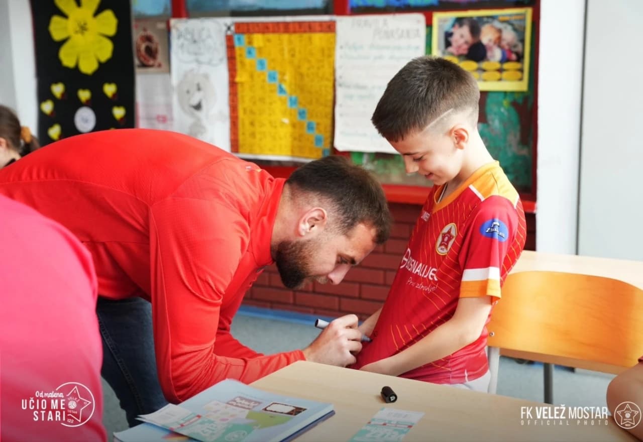 Mališani uživali u druženju s igračima