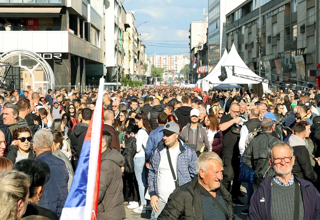 Vučić najavio besplatan prijevoz i udžbenike: ''Ne slušam više bahate''