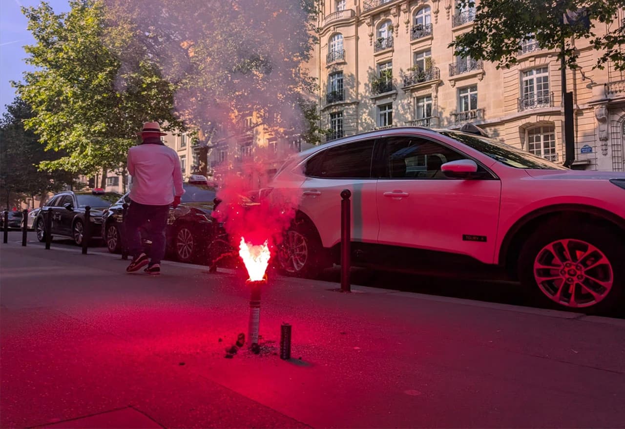 Policija u Parizu koristila suzavac protiv bijesnih taksista