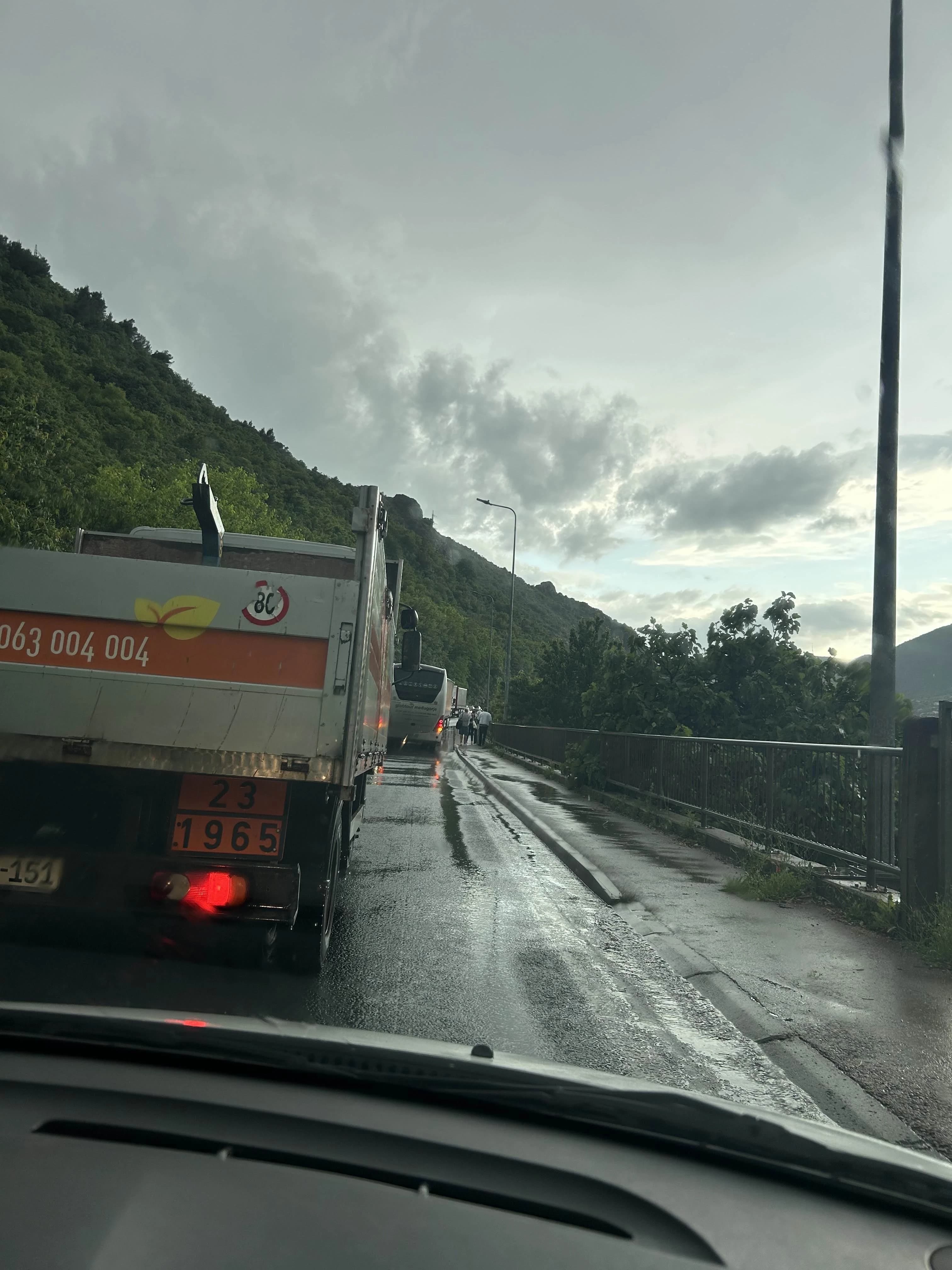 Promet i dalje otežan nakon prometne nezgode kod Mostara