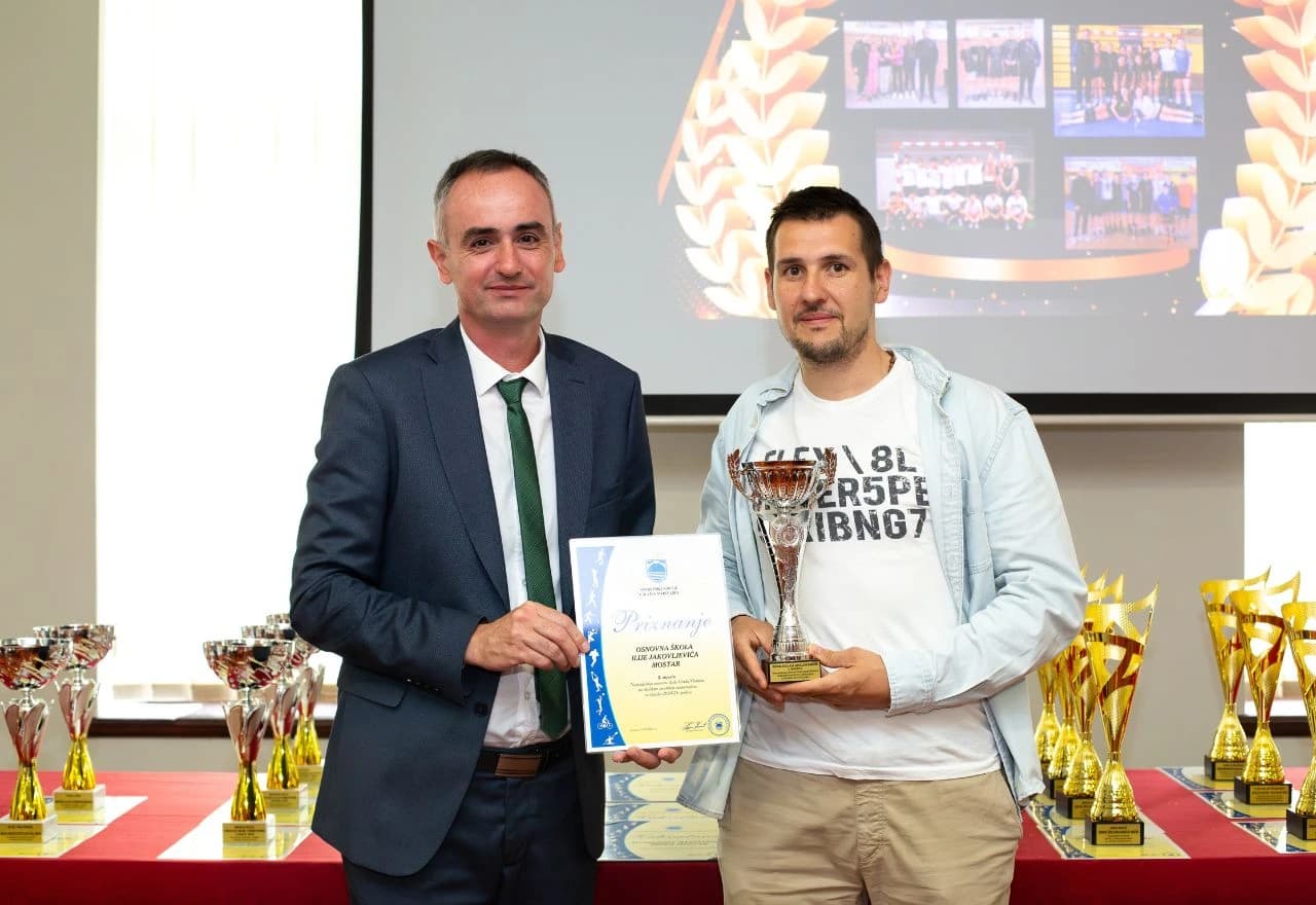 Dodjela priznanja Osnovnoj školi Ilije Jakovljevića