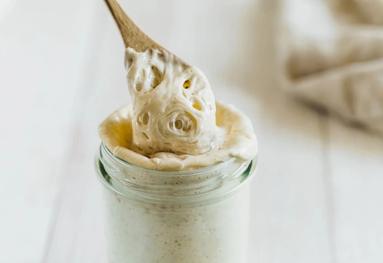 Domaći kvasac u teglici