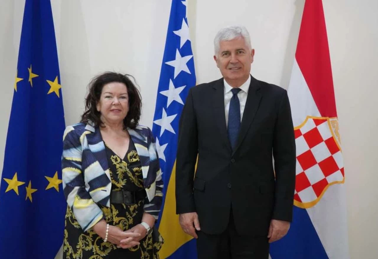 Britanska izaslanica i ambasador na sastanku s HDZ BIH