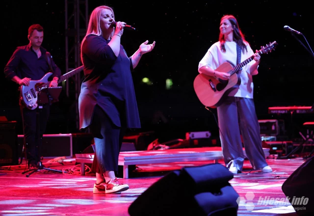 Bend Amorose raspjevao publiku porukama nade i vjere