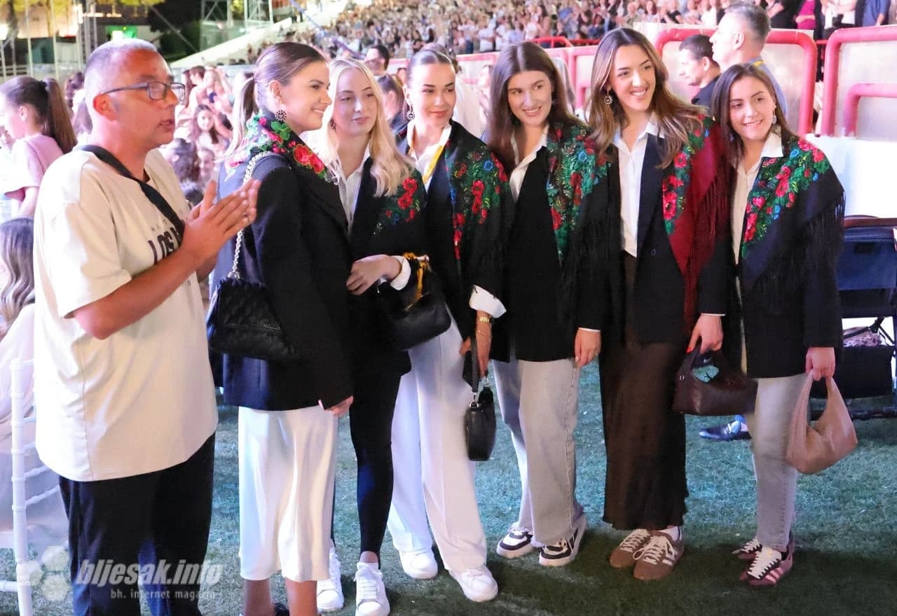 Emocije, pjesma i svjetlost – večer koju će Mostar pamtiti