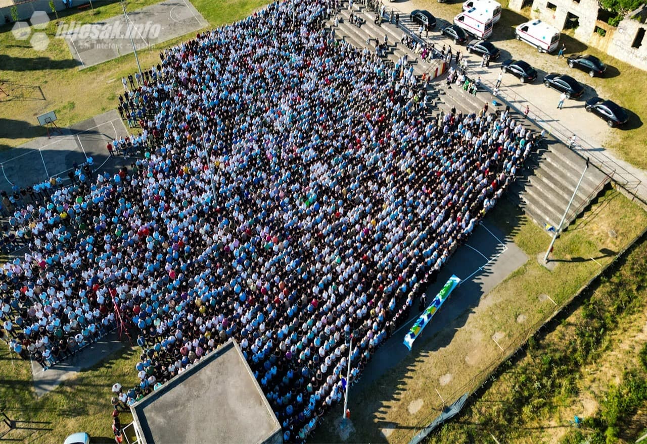 Kolektivna dženaza za tri izgubljena mlada života
