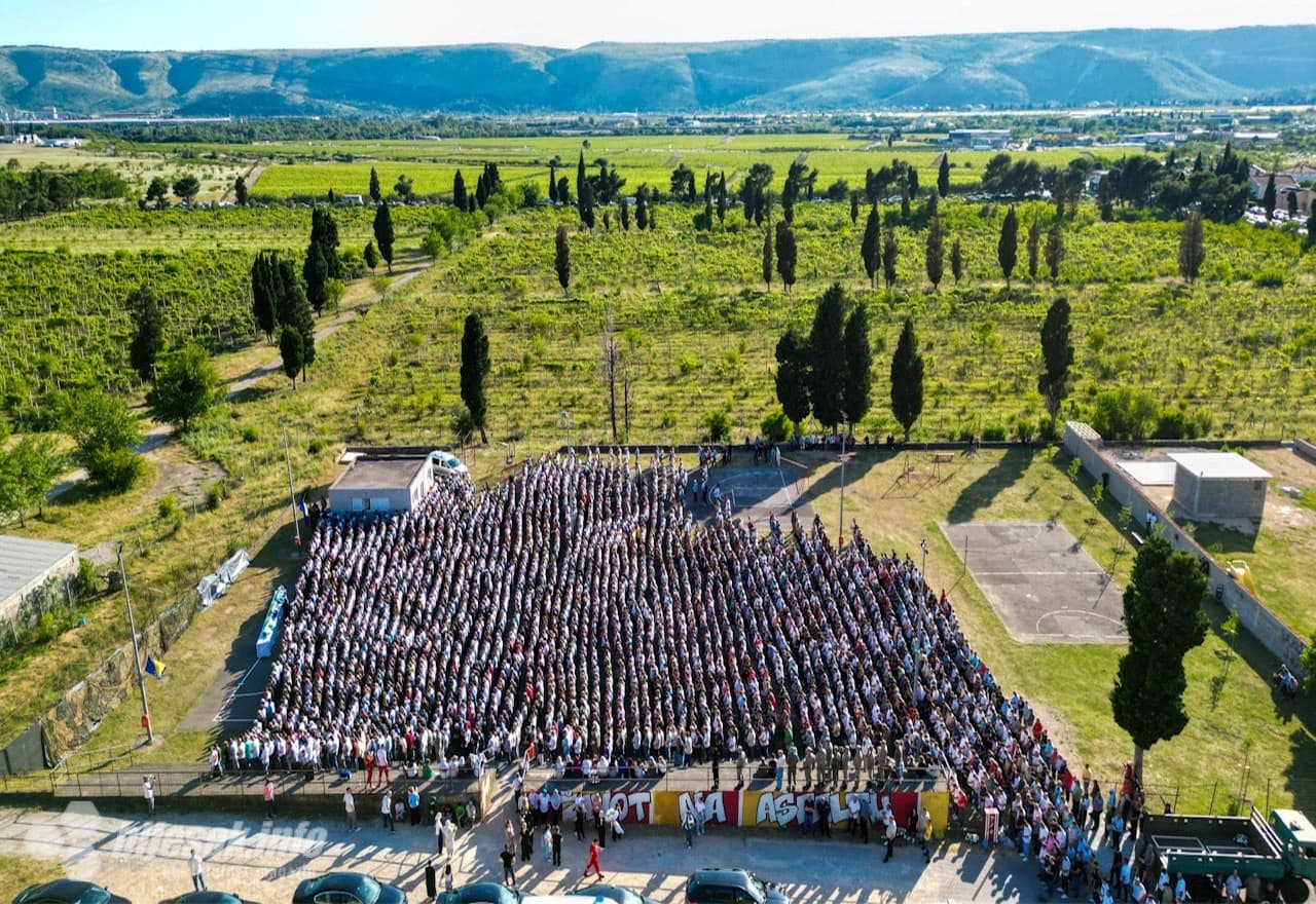 Kolektivna dženaza za tri izgubljena mlada života