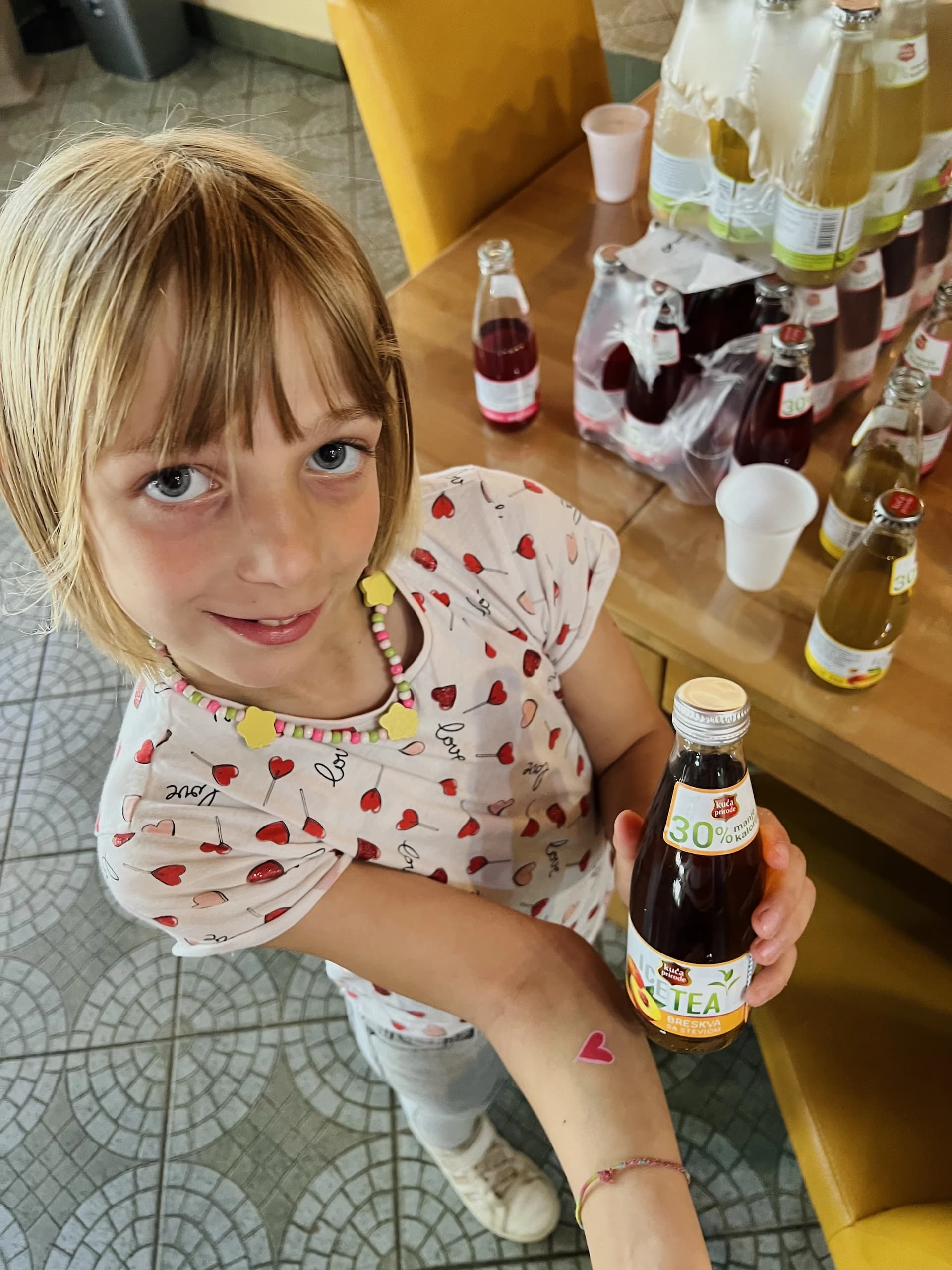 Studentice obradovale djecu iz doma sokovima Kuće Prirode