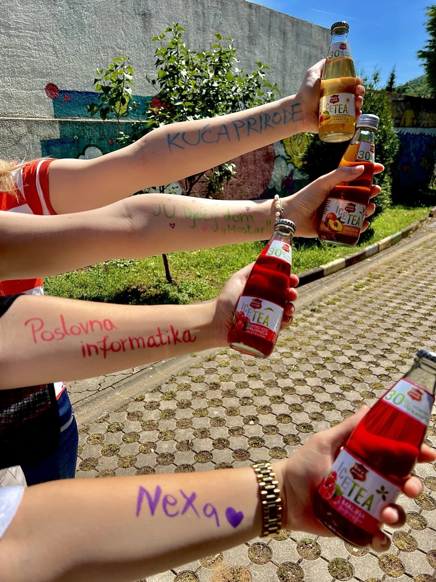 Studentice obradovale djecu iz doma sokovima Kuće Prirode