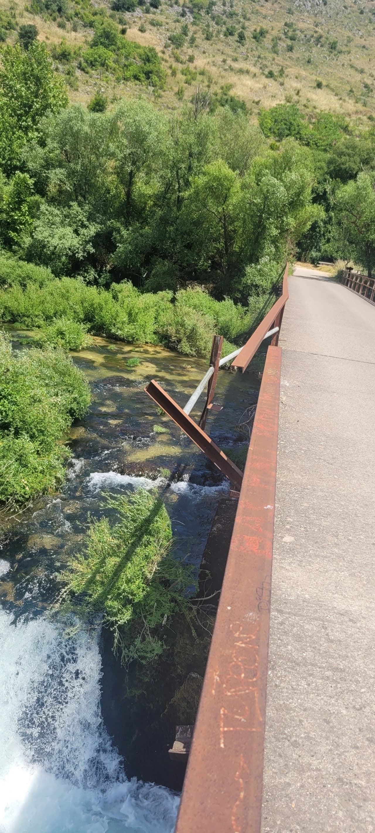 Dio ograde odvojen od mosta