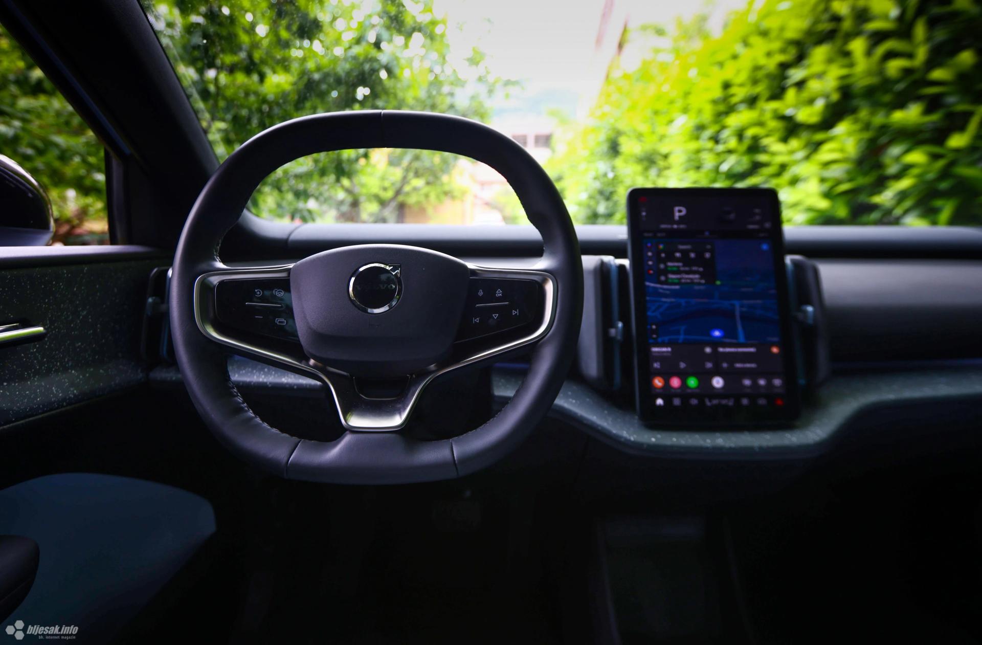 Bljesak je vozio Volvo EX30