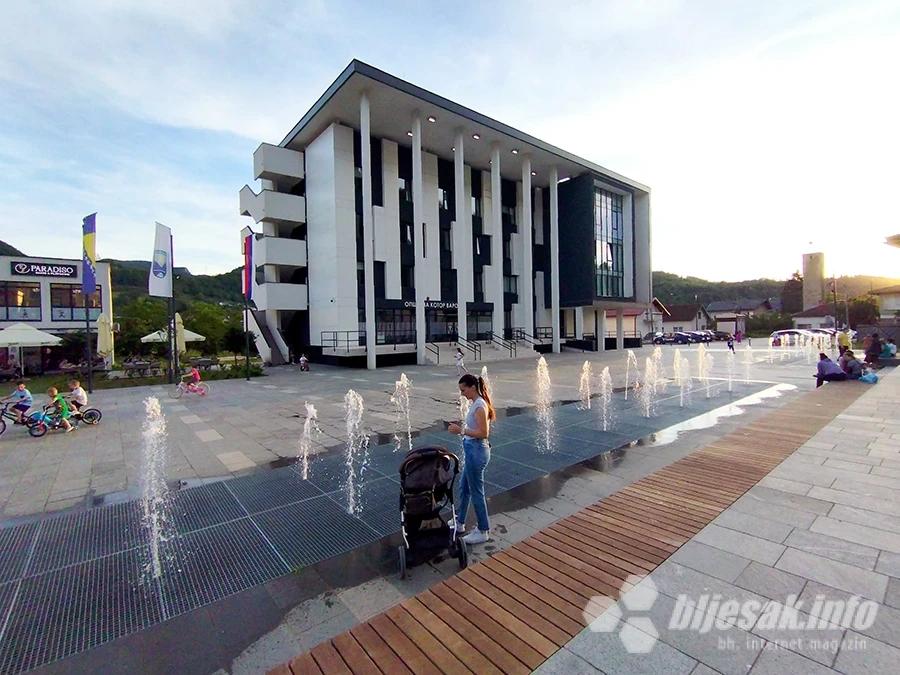 Glavni trg predvečer