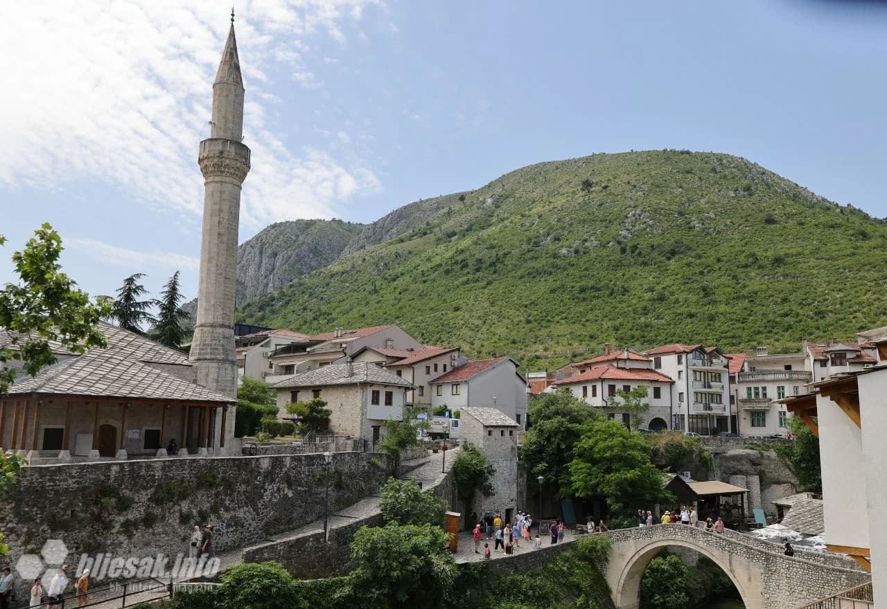 Razgledavanje, osmijesi i škljocanje fotoaparata – dan u punom ljetnom ritmu