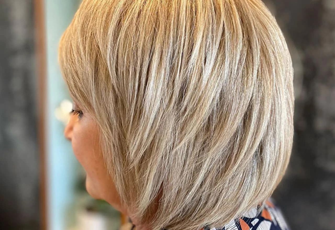 Bob s pramenovima koji uokviruju lice