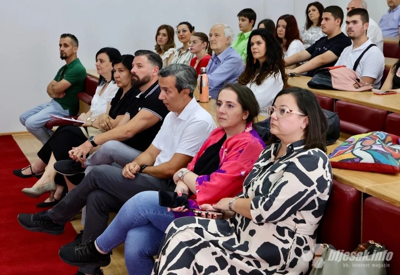 Prikazan je dokumentarni film Pisma iz Srebrenice