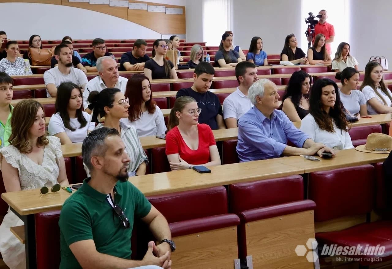 Prikazan je dokumentarni film Pisma iz Srebrenice