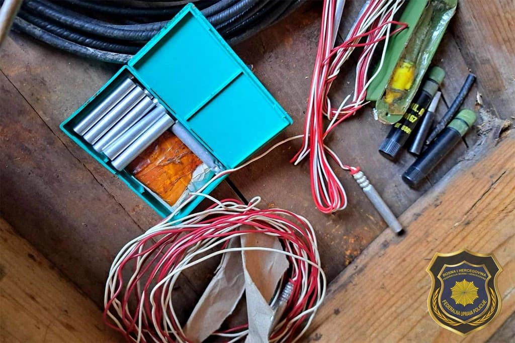 Uhićen muškarac iz Gabele, policija oduzela oružje i eksploziv