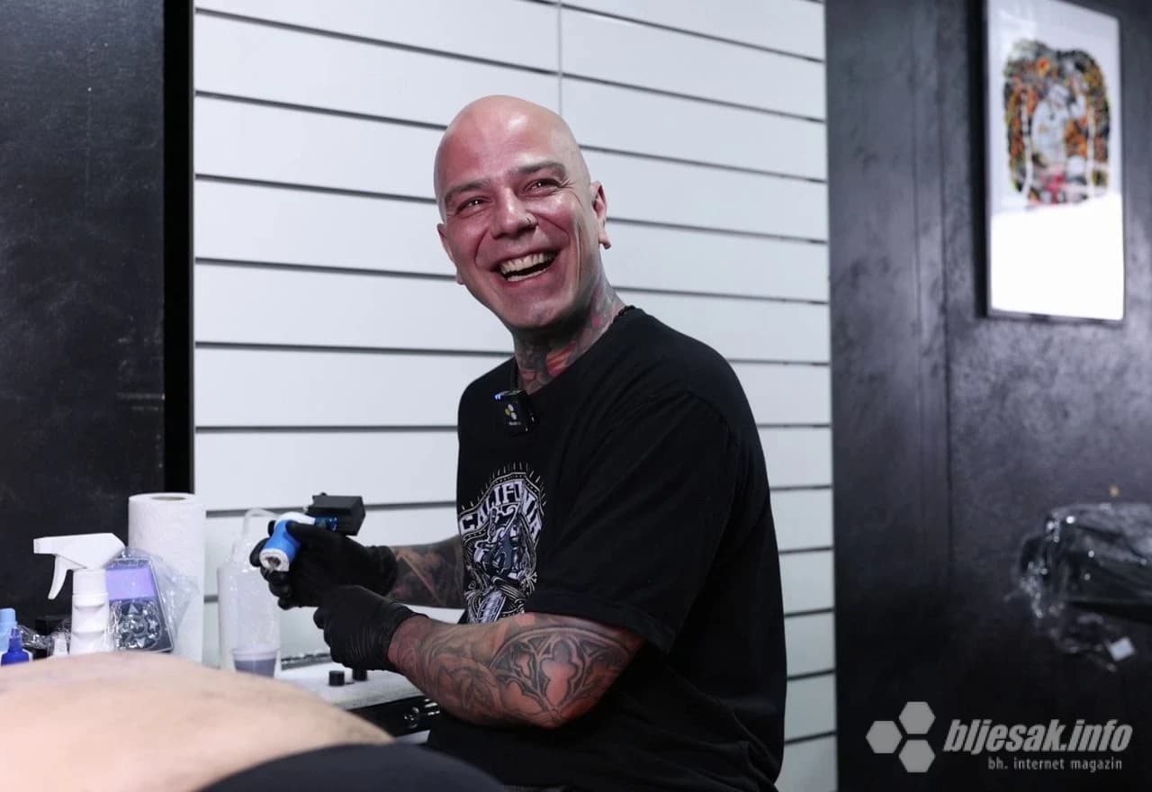 Andrej Čavar dok radi 'najbolji posao na svijetu'