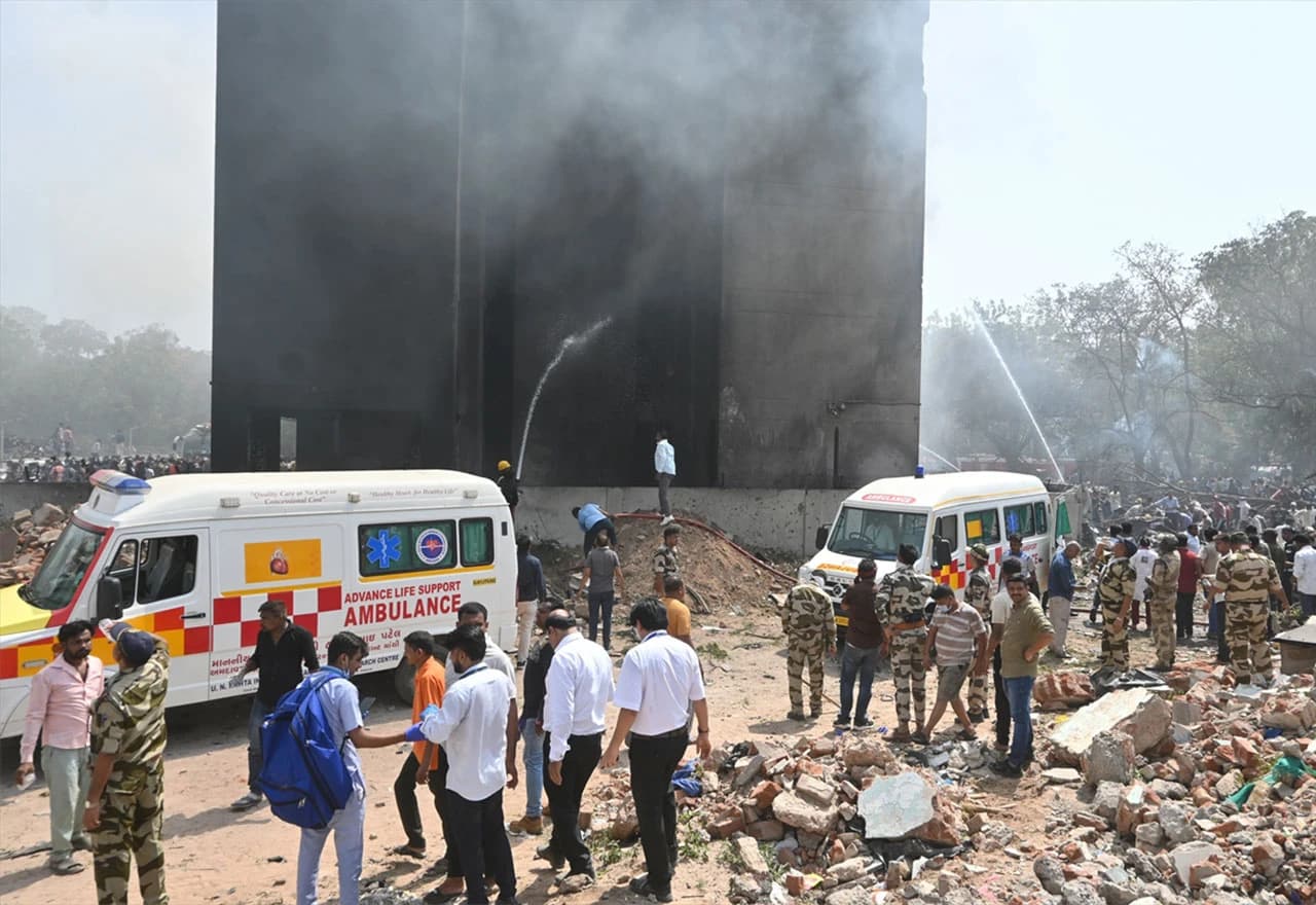 Preživio pad aviona kod Ahmedabada: Putnik izvučen živ