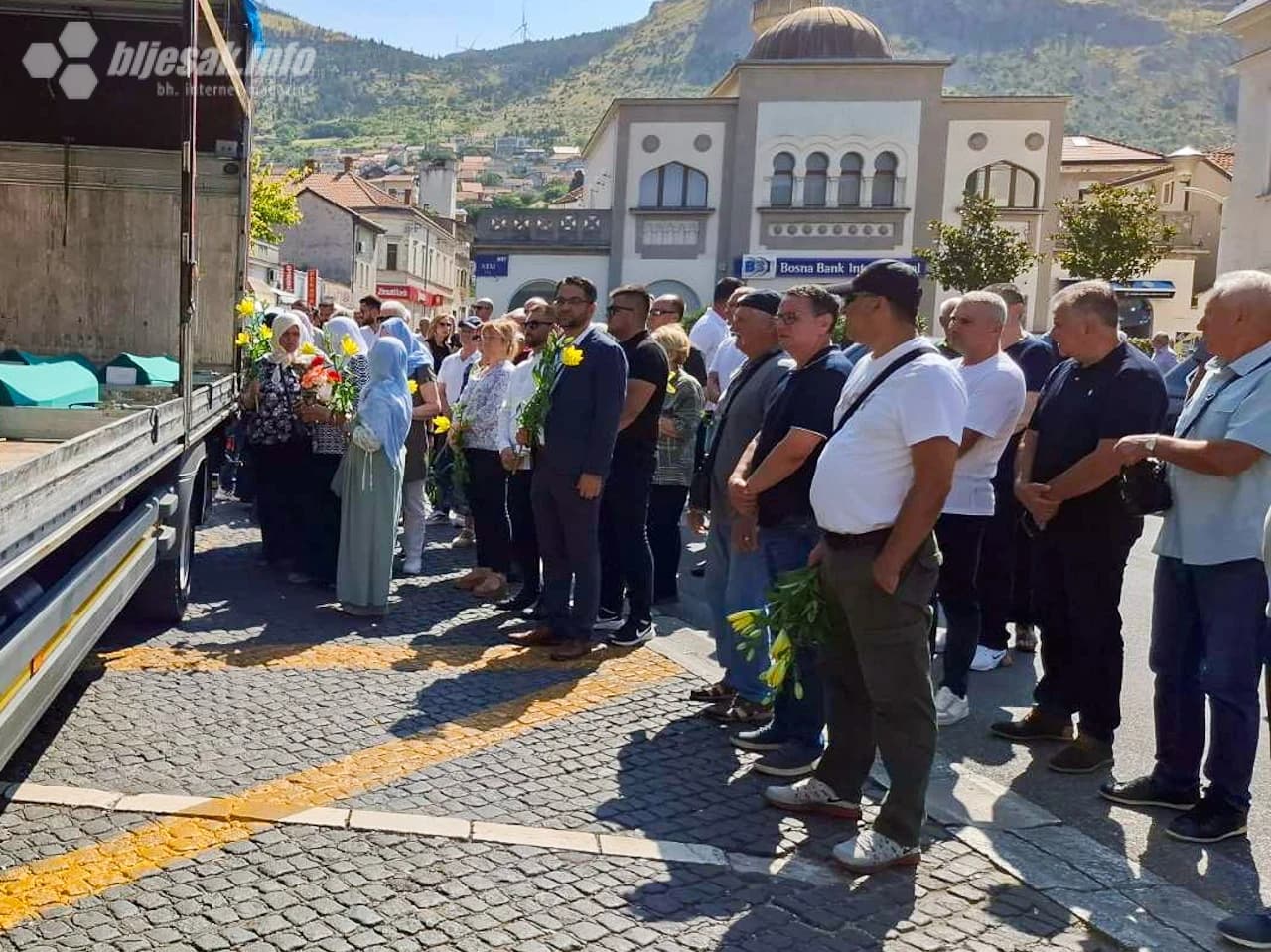 Danas je u Mostaru održana kolektivna dženaza i posljednji ispraćaj žrtava zločina iz civilnih naselja Žulja i Svačići.