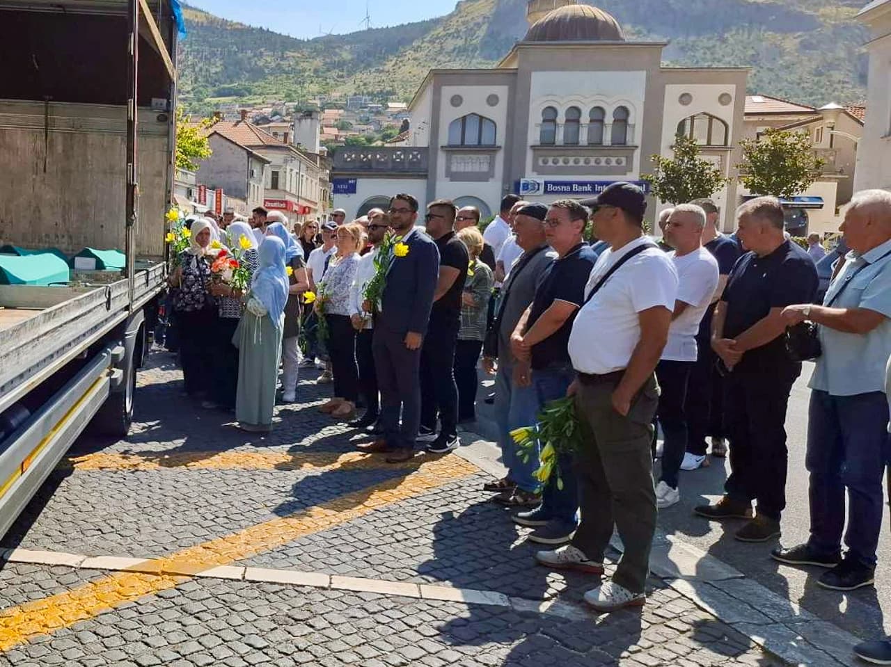 Danas je u Mostaru održana kolektivna dženaza i posljednji ispraćaj žrtava zločina iz civilnih naselja Žulja i Svačići, koje su ubijene 14. lipnja 1992. godine.