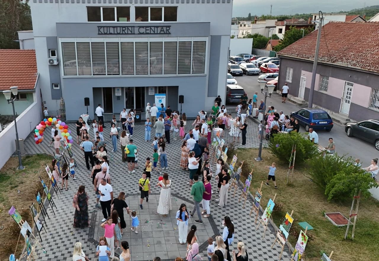 Izložba na platou Kulturnog centra Mostar Sjever