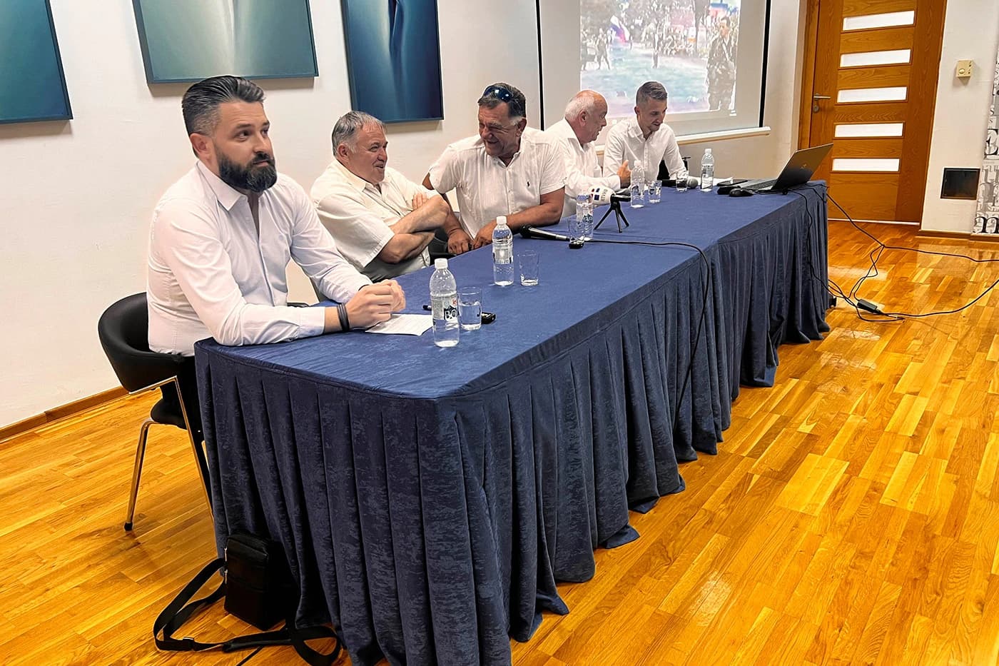 Darko Juka, Marijan Mandić, Zoran Zovko, Stipe Pole i voditelj panela