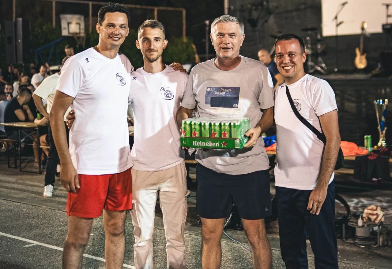 Udruga Kami Ladisave Divice i drugoplasirani malonogometnog turnira