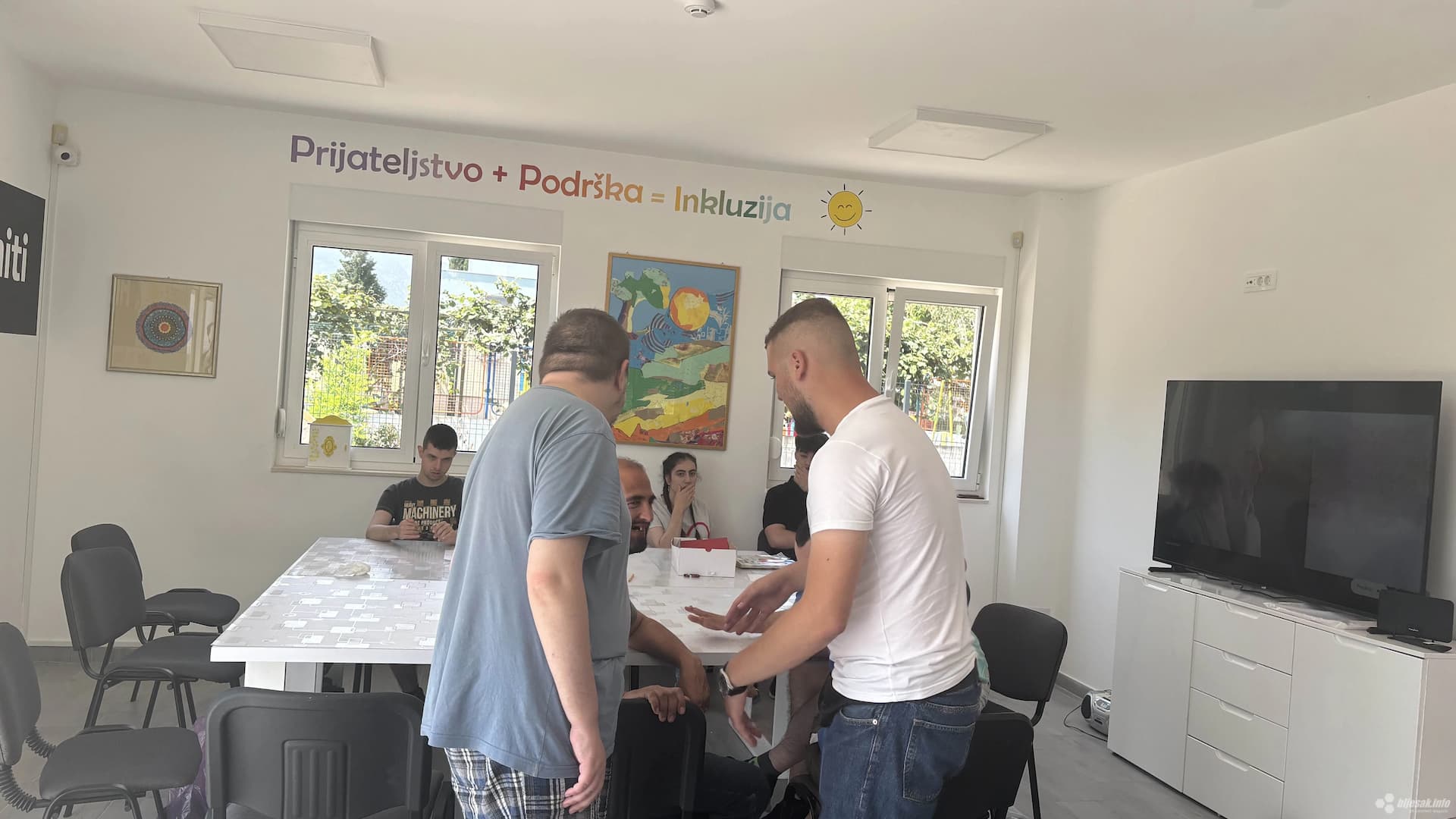 Trenutno dnevni boravak koristi oko 12 aktivnih korisnika.