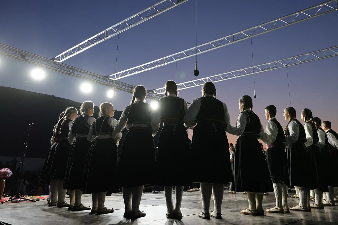 Prva večer trodnevnice: Misa, blagoslov mladih i Večer folklora