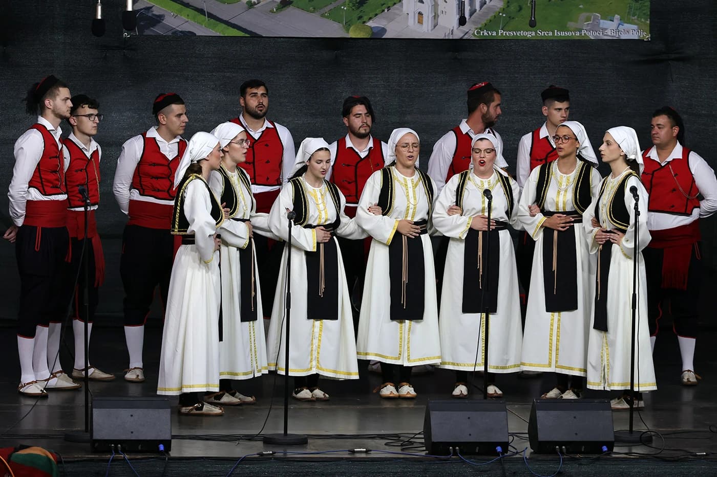 Prva večer trodnevnice: Misa, blagoslov mladih i Večer folklora