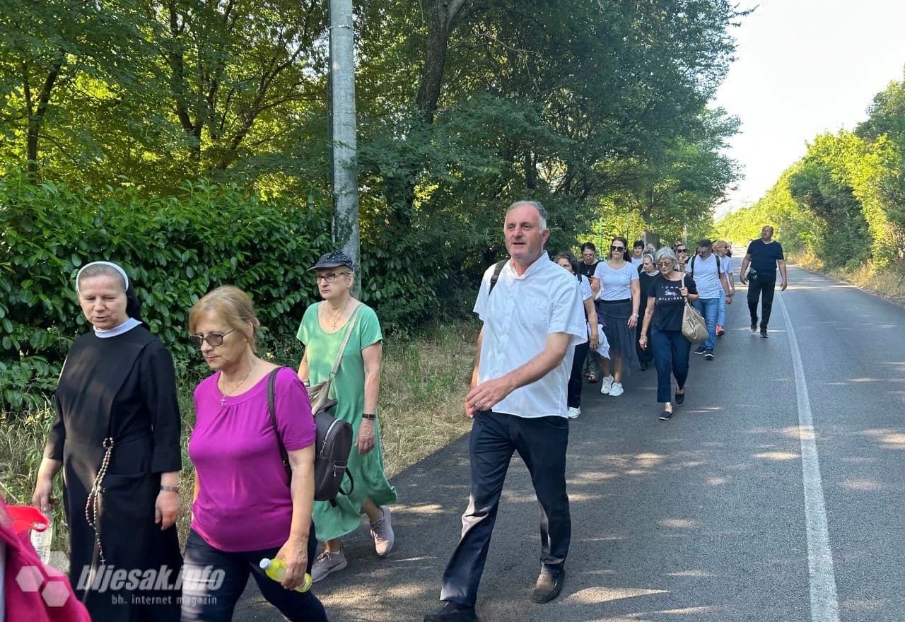 Don Josip Galić sa župnicima u hodočašću