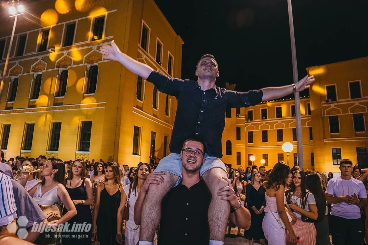 Publika na koncertu Mirze Selimovića u Mostaru