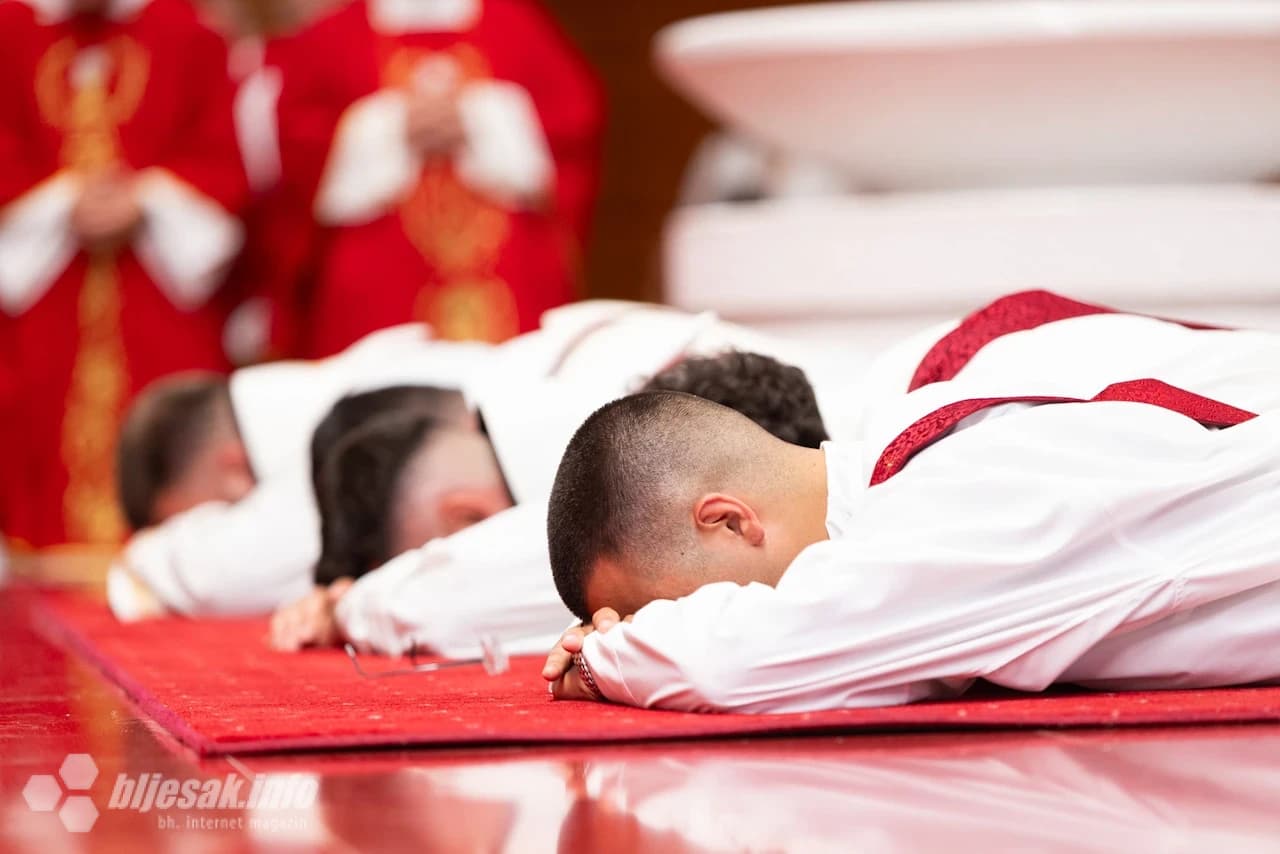 Svećeničko ređenje mostarskoj katedrali Marije Majke Crkve