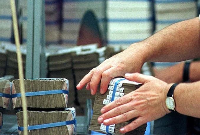 Pritisak na banke? RS želi kazniti odbijanje otvaranja računa sankcioniranim firmama