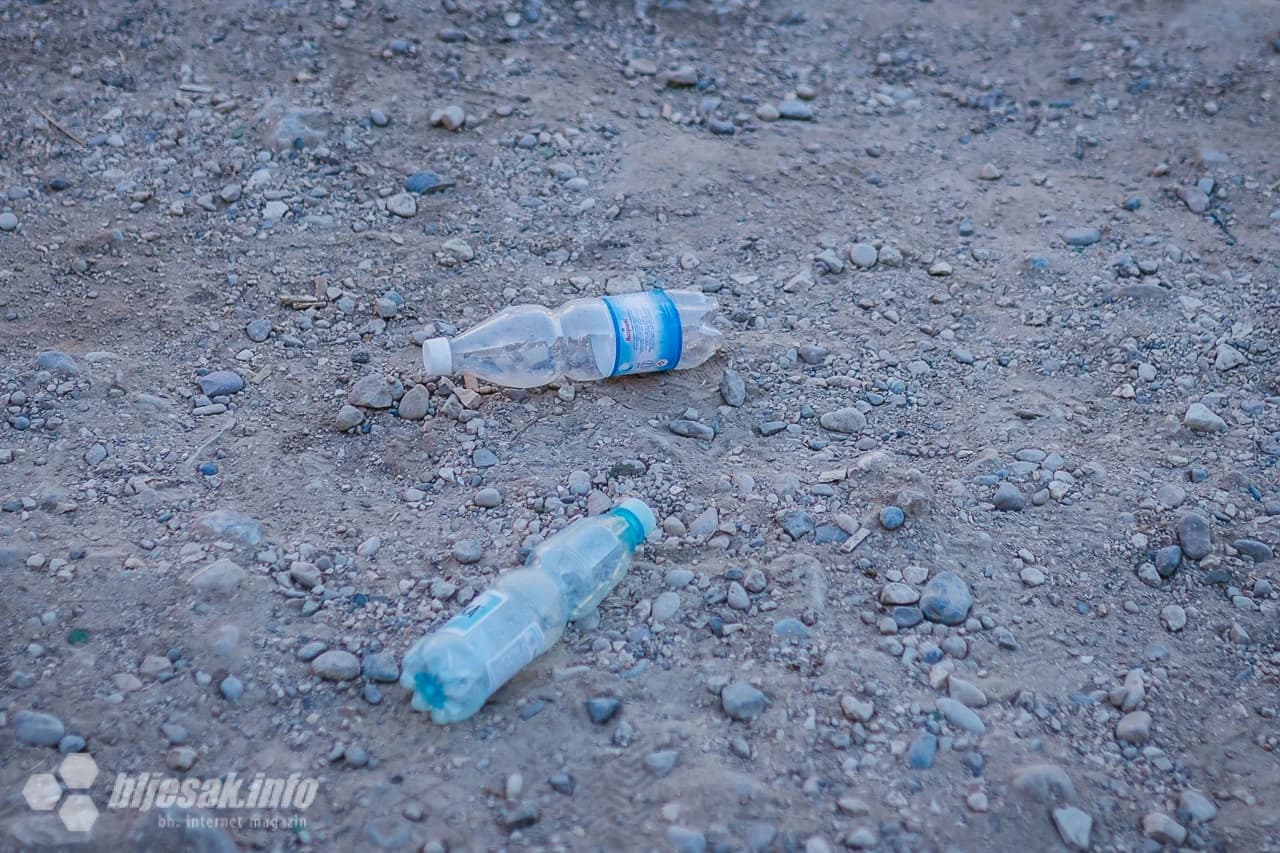 Pretrpane kante i boce po zemlji