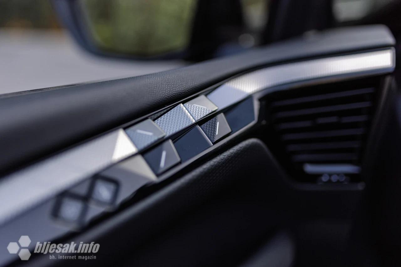 Bljesak je vozio DS No.4