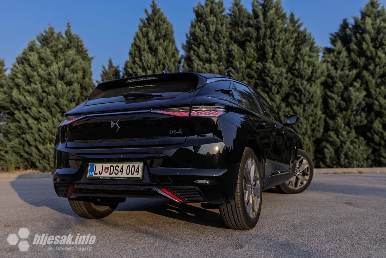 Bljesak je vozio DS No.4