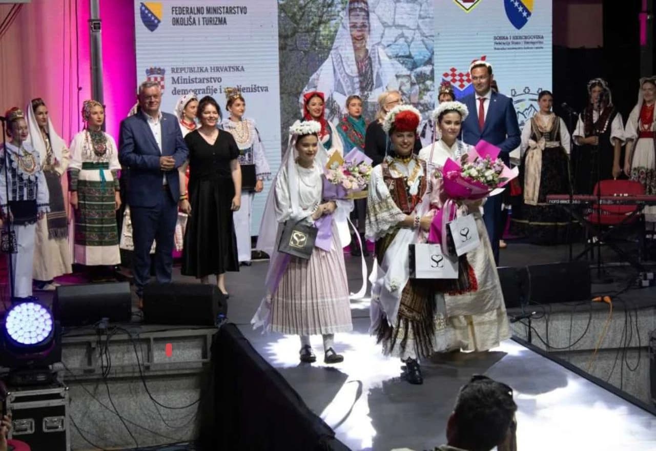 Izabrana najljepša Hrvatica u narodnoj nošnji