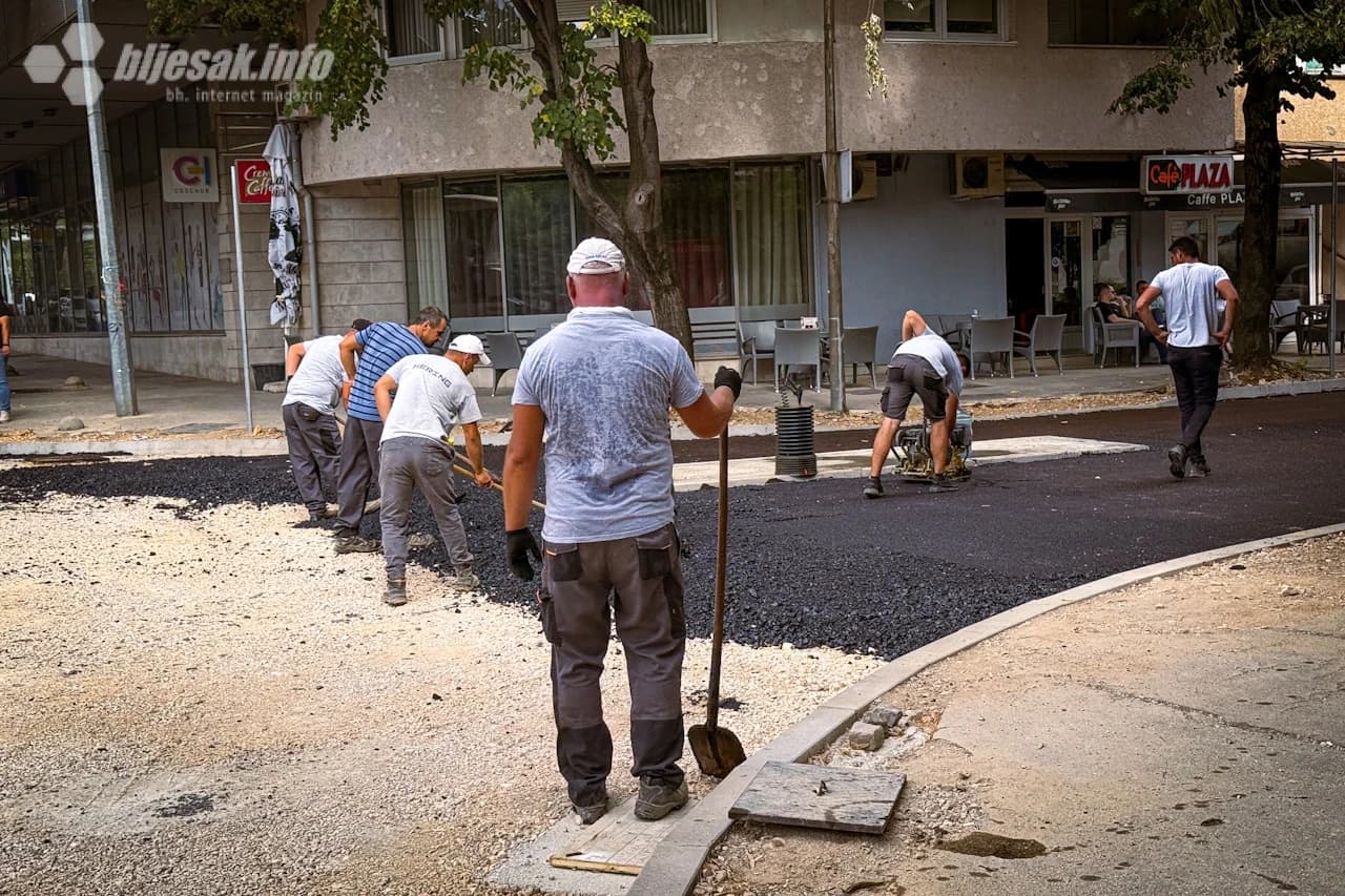 Asfaltiranje kružnog toka kod hotela Ero