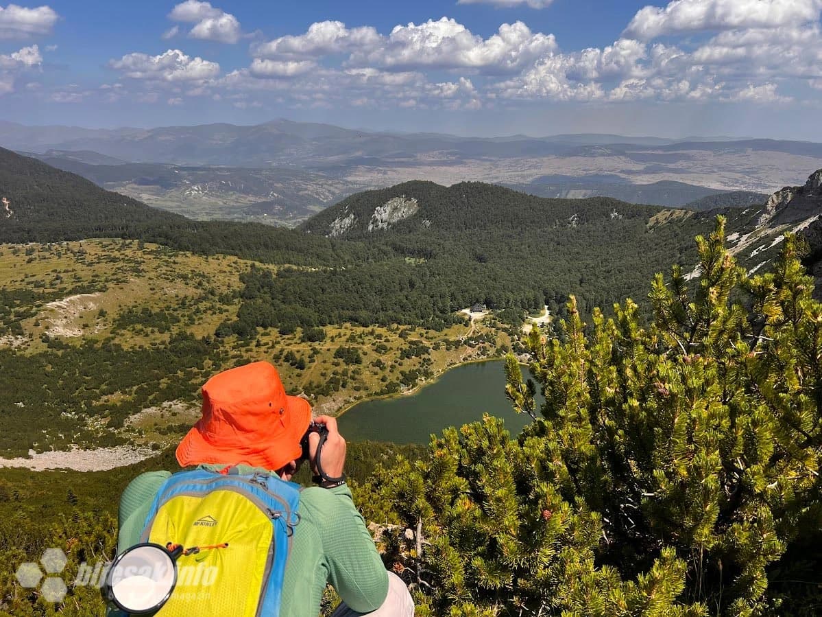 Pogled s vidikovca na Šatorsko jezero