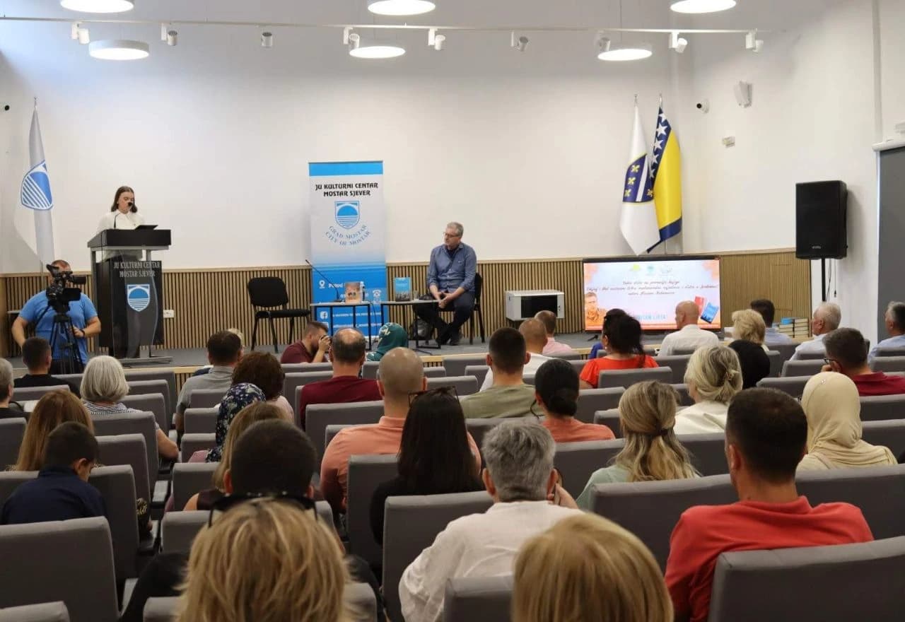 Promocija knjiga "Zbijeg" i "Pod zastavom UN-a: međunarodna zajednica i zločin u Srebrenici"