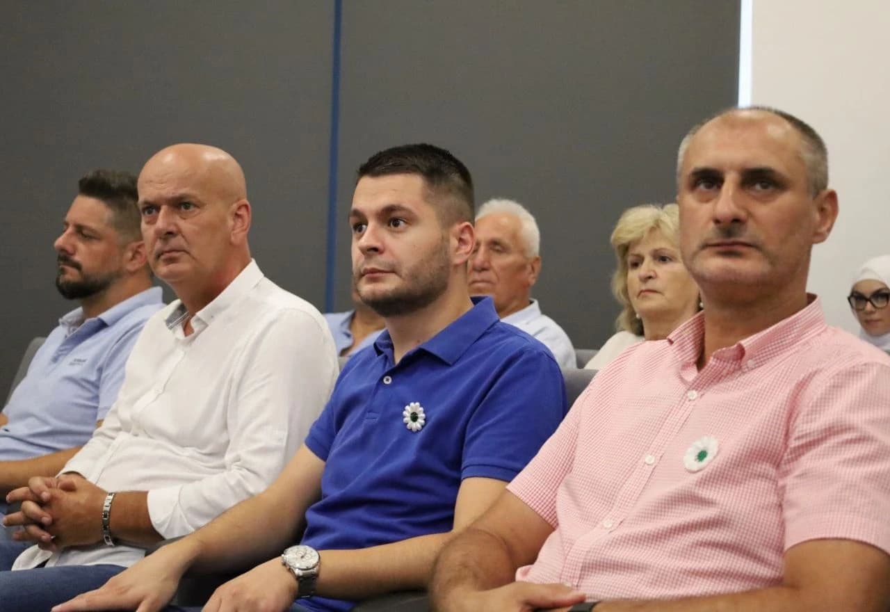 Promocija knjiga "Zbijeg" i "Pod zastavom UN-a: međunarodna zajednica i zločin u Srebrenici"