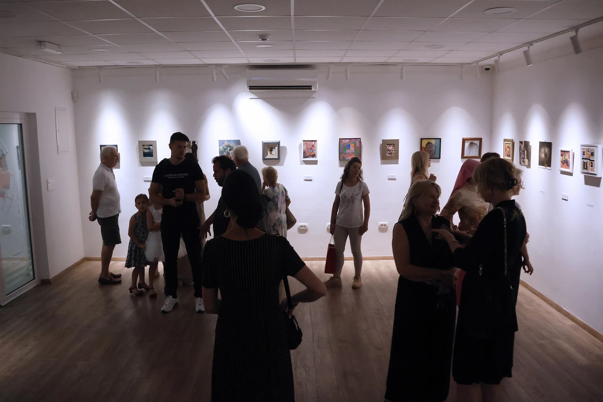 Otvorena izložba ''Mali format'' u Mostaru