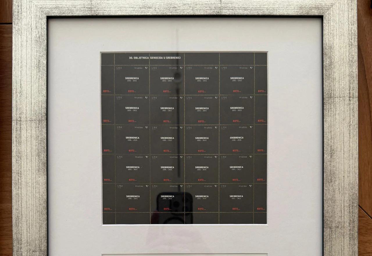 Poštanska marka posvećena tridesetogodišnjici genocida u Srebrenici
