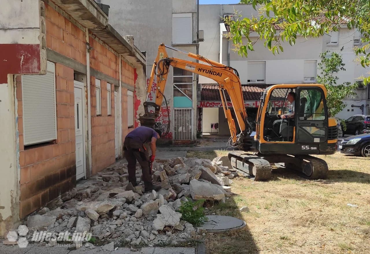 Rušenje bespravno napravljenog objekta