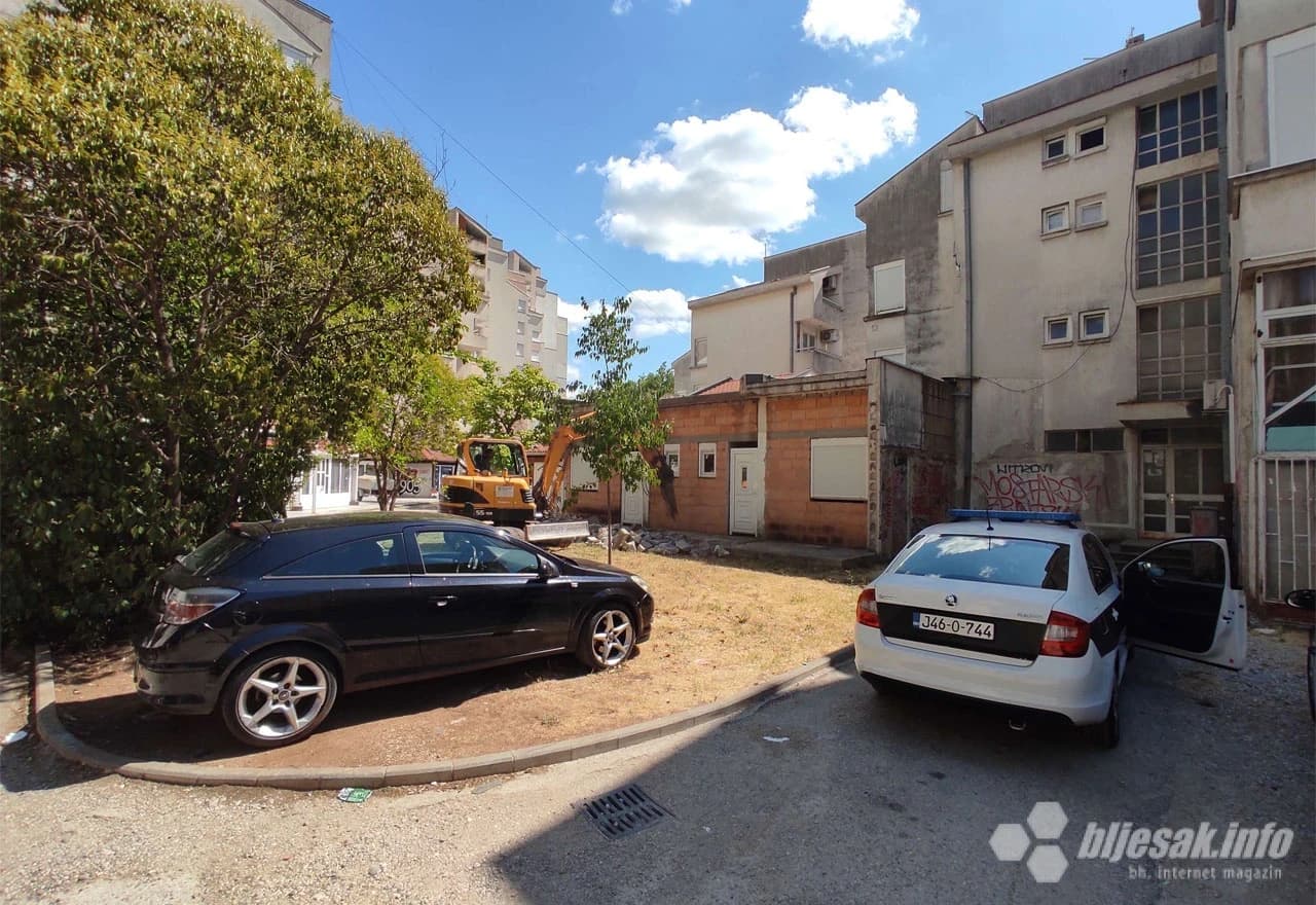 Rušenje bespravno napravljenog objekta