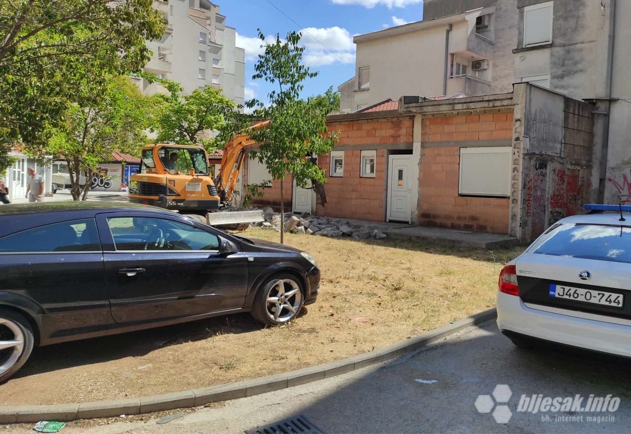 Rušenje bespravno napravljenog objekta